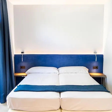 칼레도니안 호텔 3*