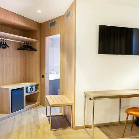 칼레도니안 호텔 3*