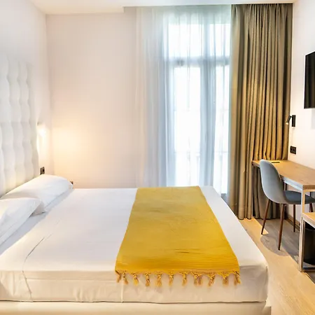 호텔 칼레도니안 3*