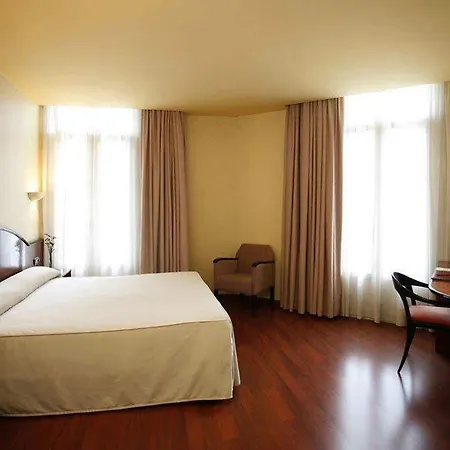 Caledonian Hotel 3*