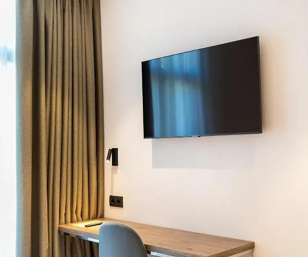 卡利多尼安酒店 3*