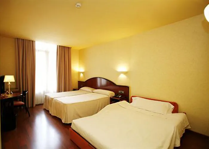 卡利多尼安酒店 3*